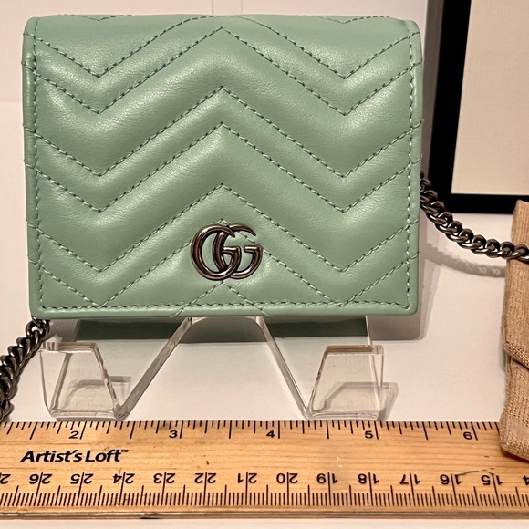 Authentic Mint Gucci Wallet on Chain - Picture 2 of 7
